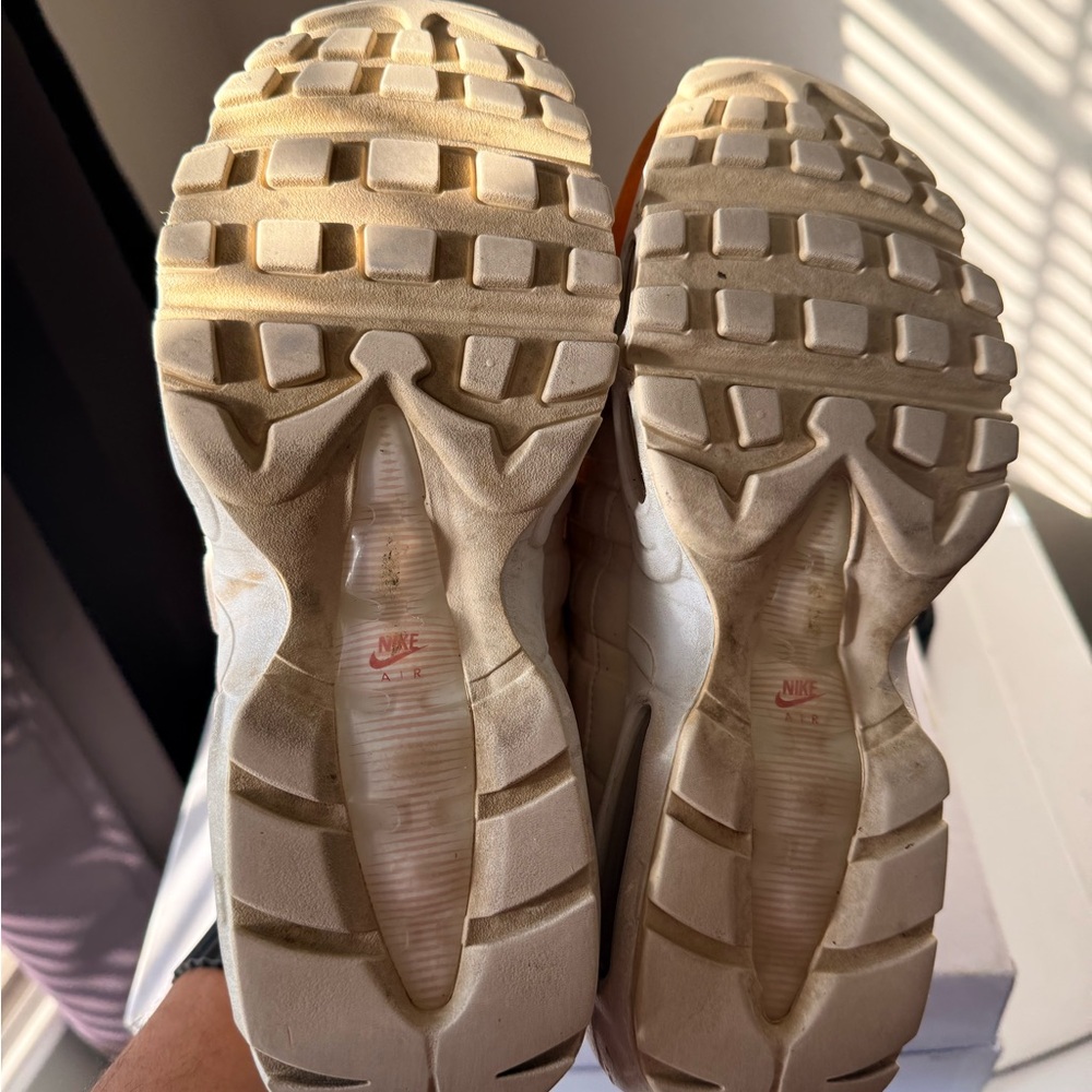 Nike Air Max 95 in Orange and Cream - Picture 4 of 6